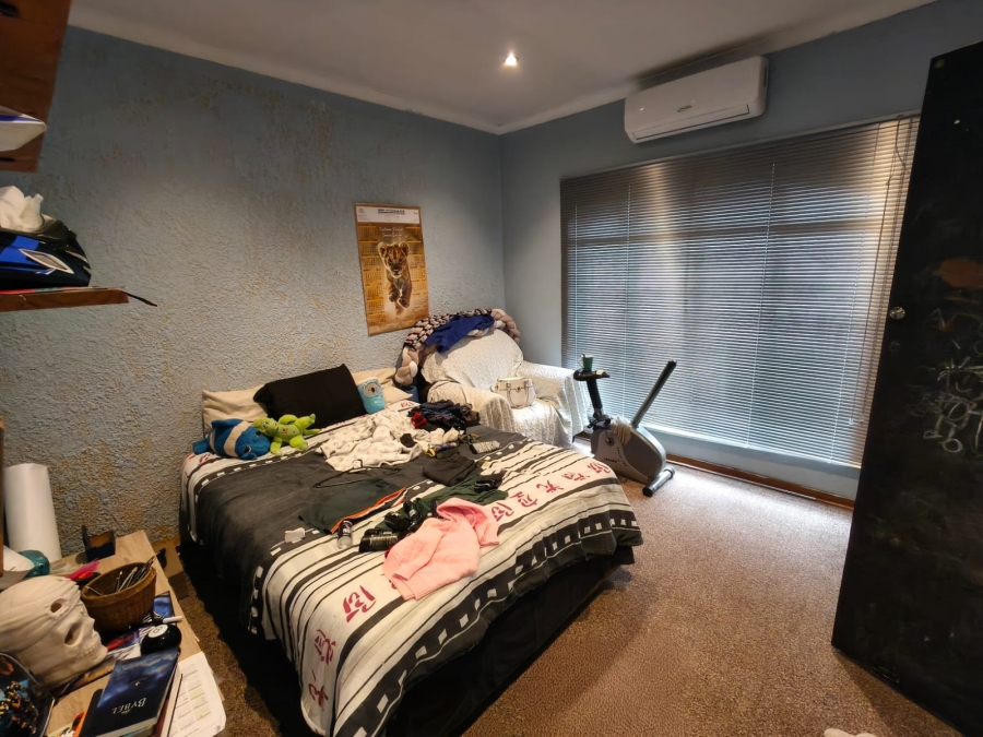 4 Bedroom Property for Sale in Safari Gardens North West